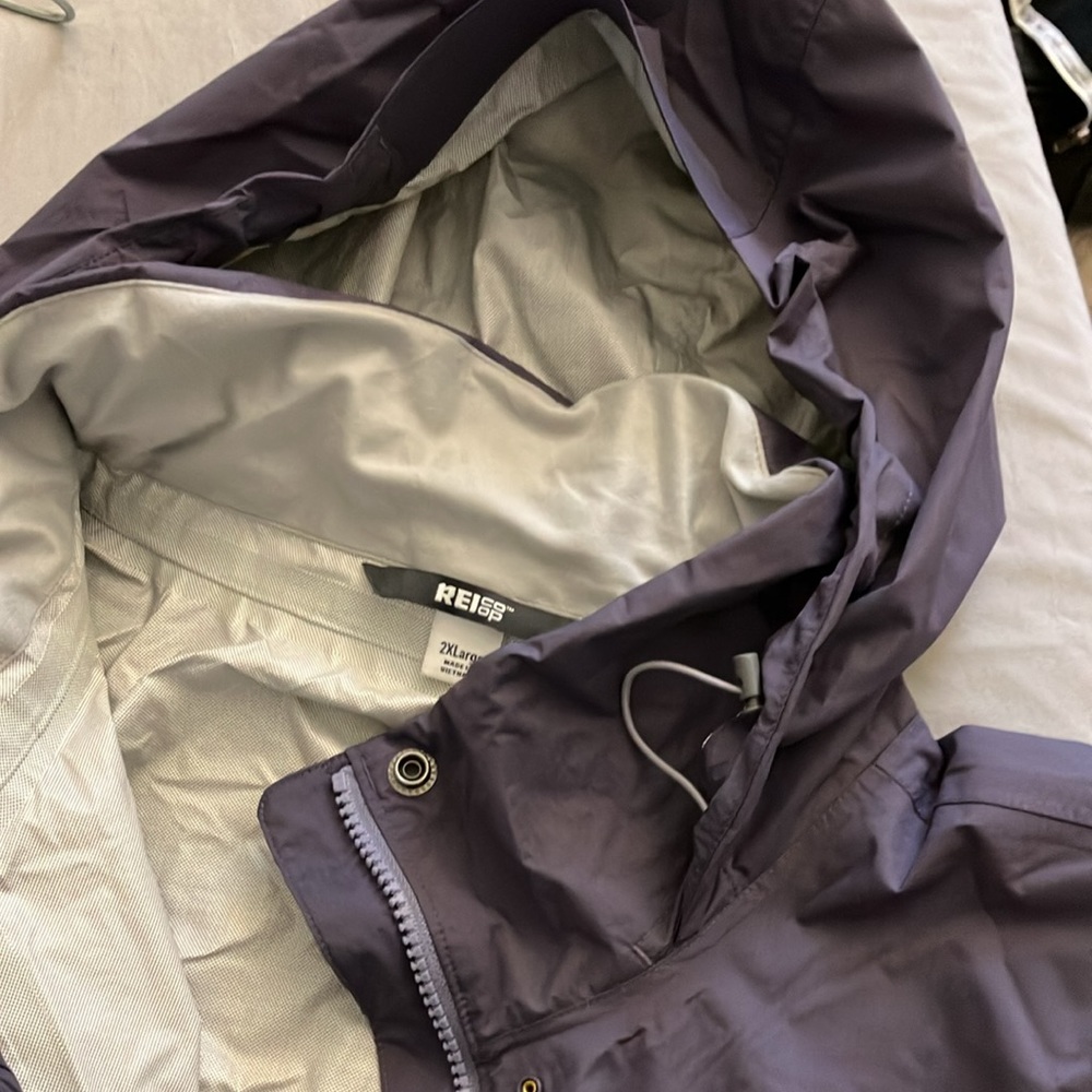 REI Raincoat 2x purple/grey adjustable